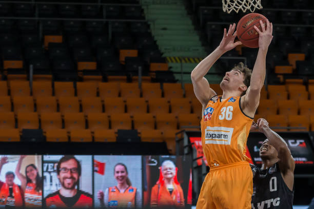 陈幸同乘胜 陈幸同乘胜